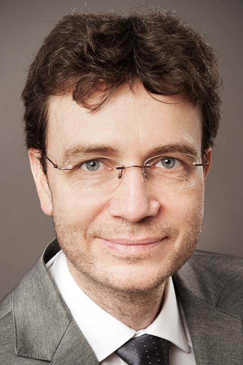 Portrait Frank Hübinger